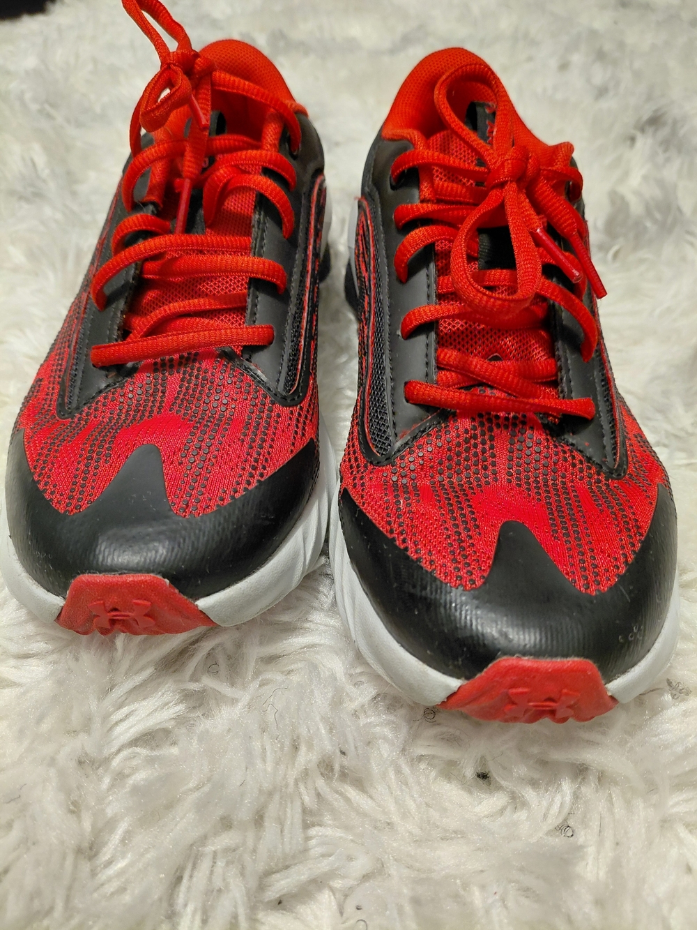 Under Armour Red and Black Scramjet Kids Sneakers - Picture 10 of 11